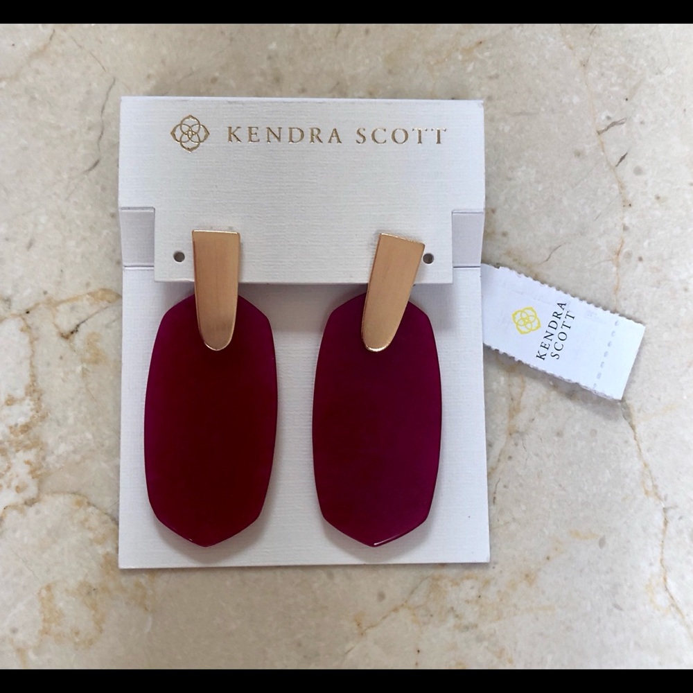 New on card KENDRA SCOTT earrings in Maroon Jade